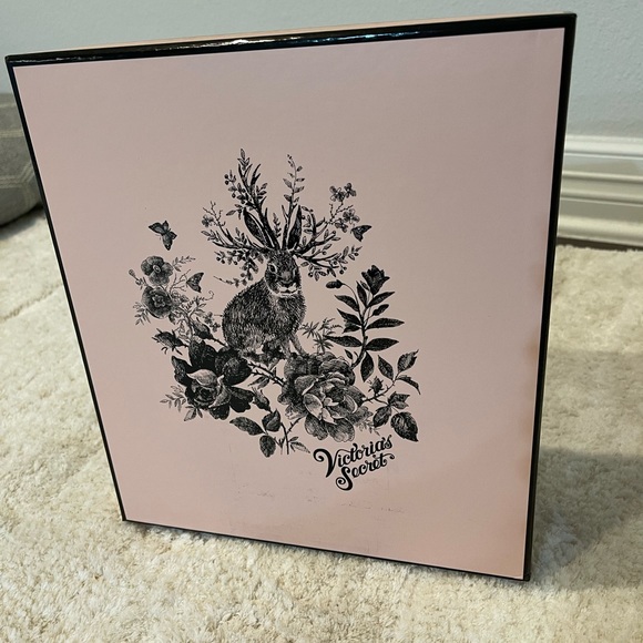 VICTORIA'S SECRET Luxury Butterscotch Cashmere Short & Sweater gift Set - Picture 5 of 13